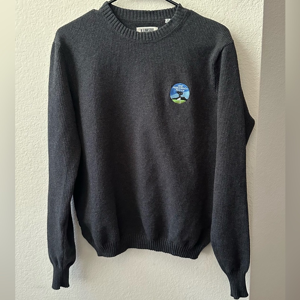 Golf Attire | Pull over crew neck sweater.